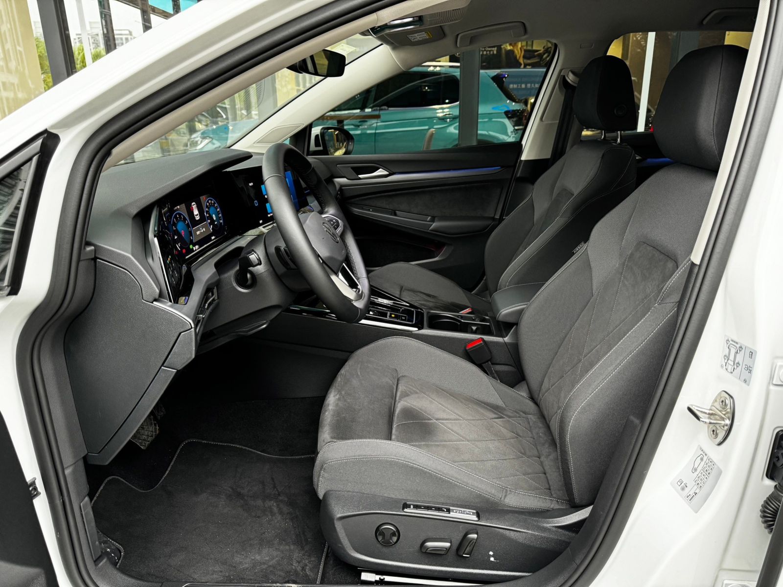 Golf 280 eTSI Style