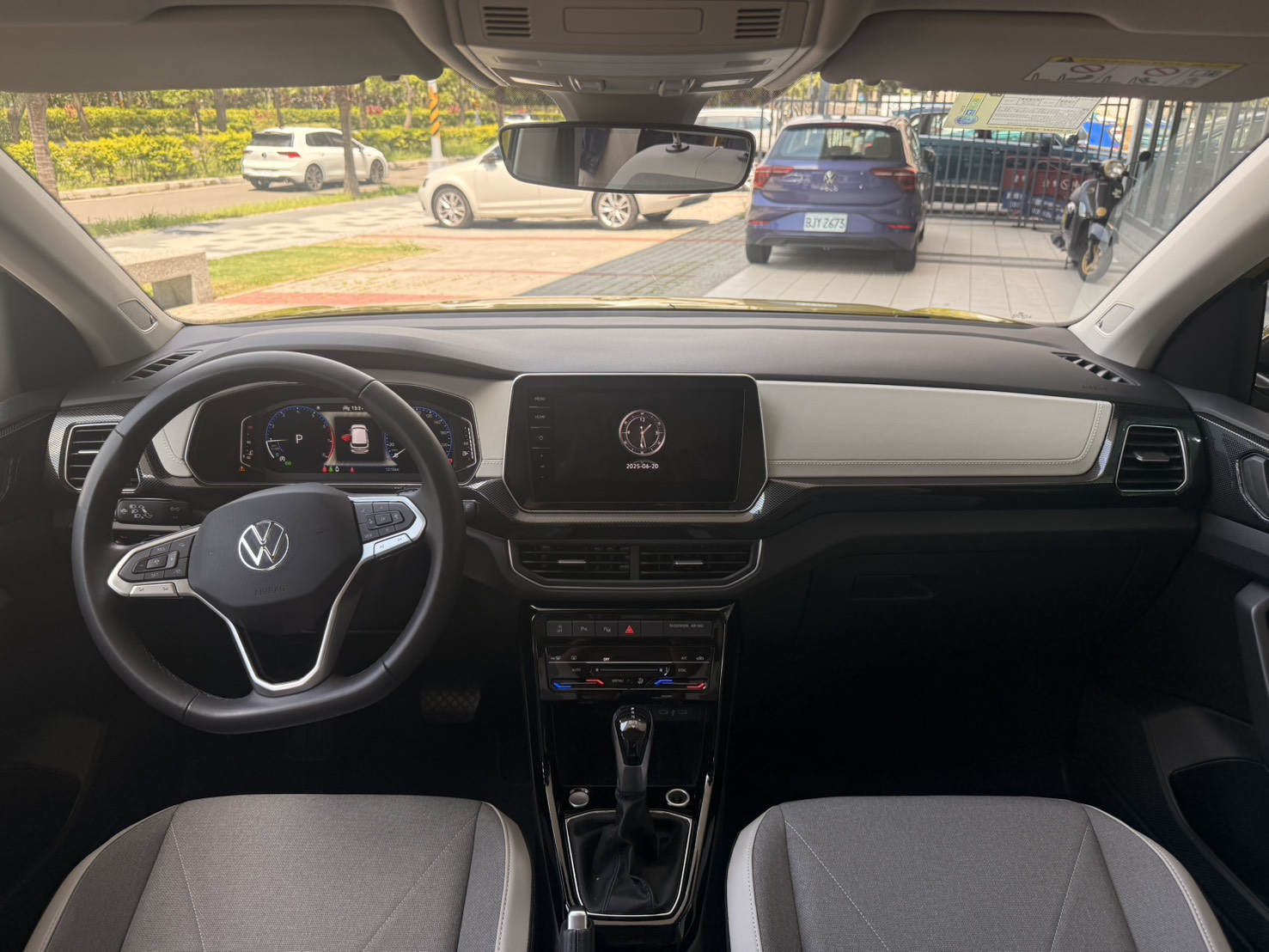 MY25 T-Cross 230 TSI Style Design