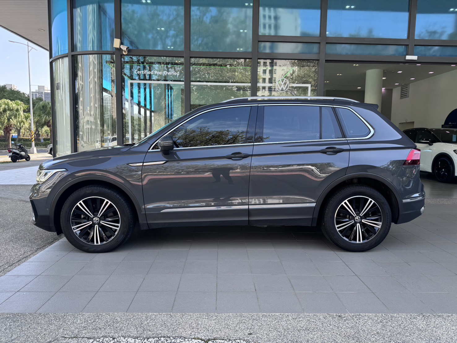 Tiguan 280 TSI Elegance Premium