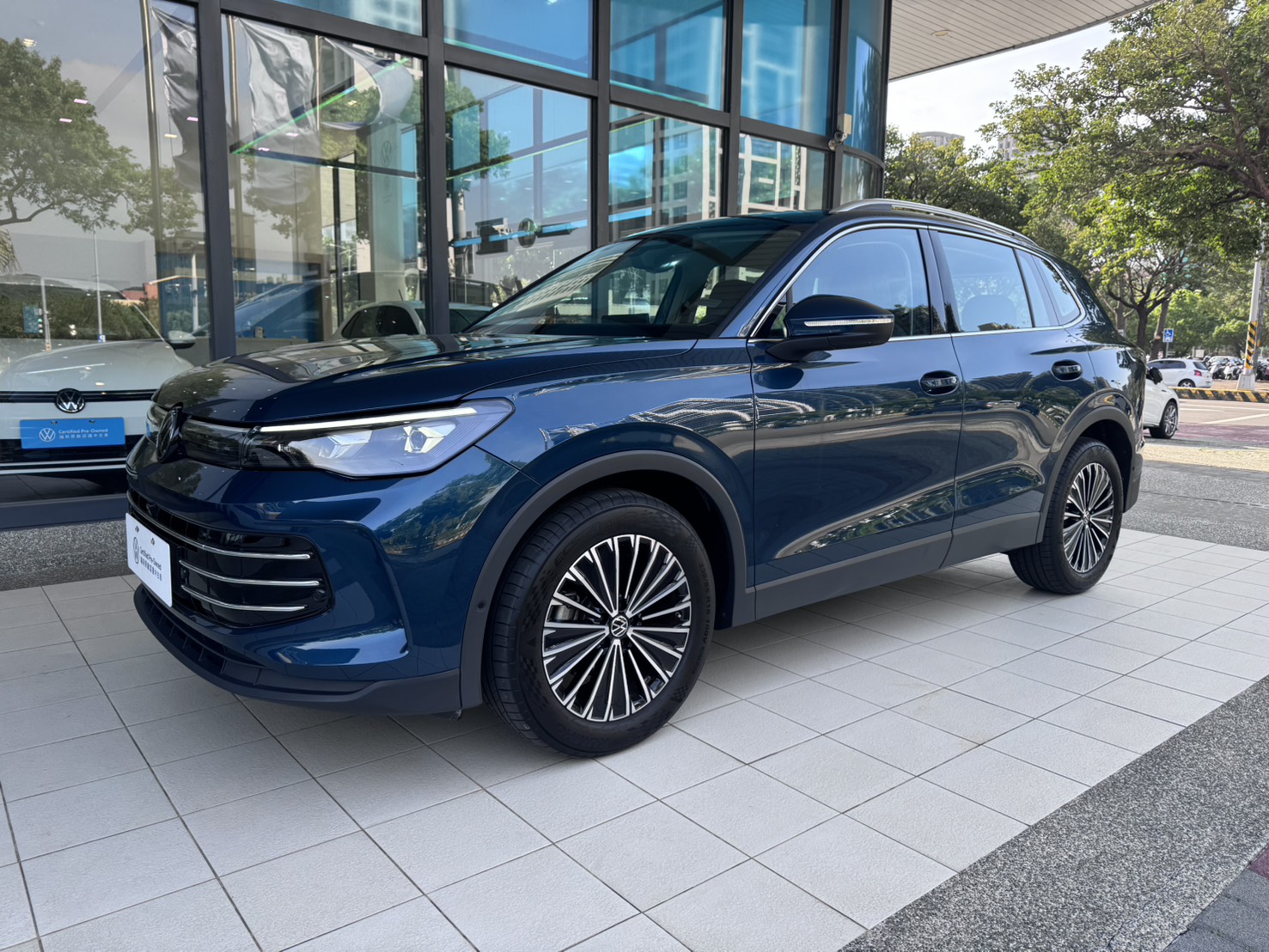 Tiguan 280 eTSI Elegance Premium