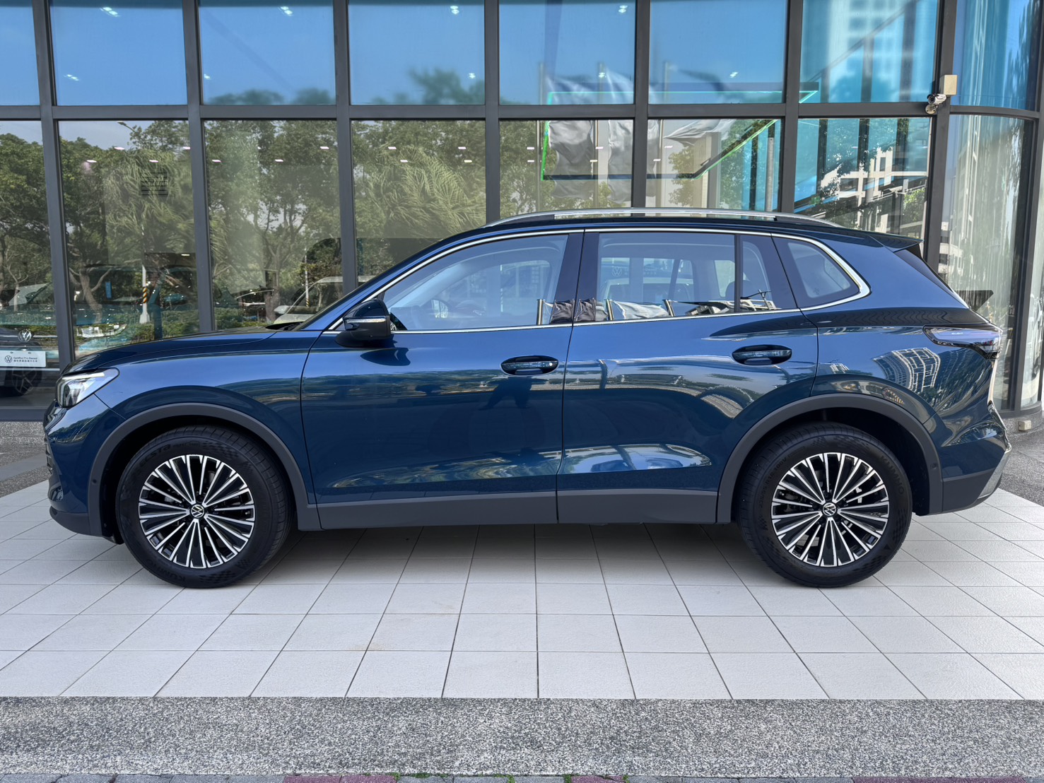 Tiguan 280 eTSI Elegance Premium