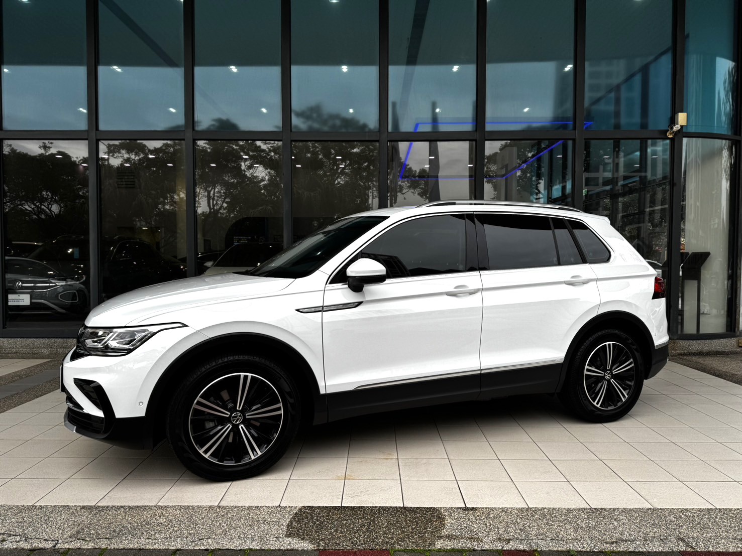 Tiguan 280 TSI Elegance Premium