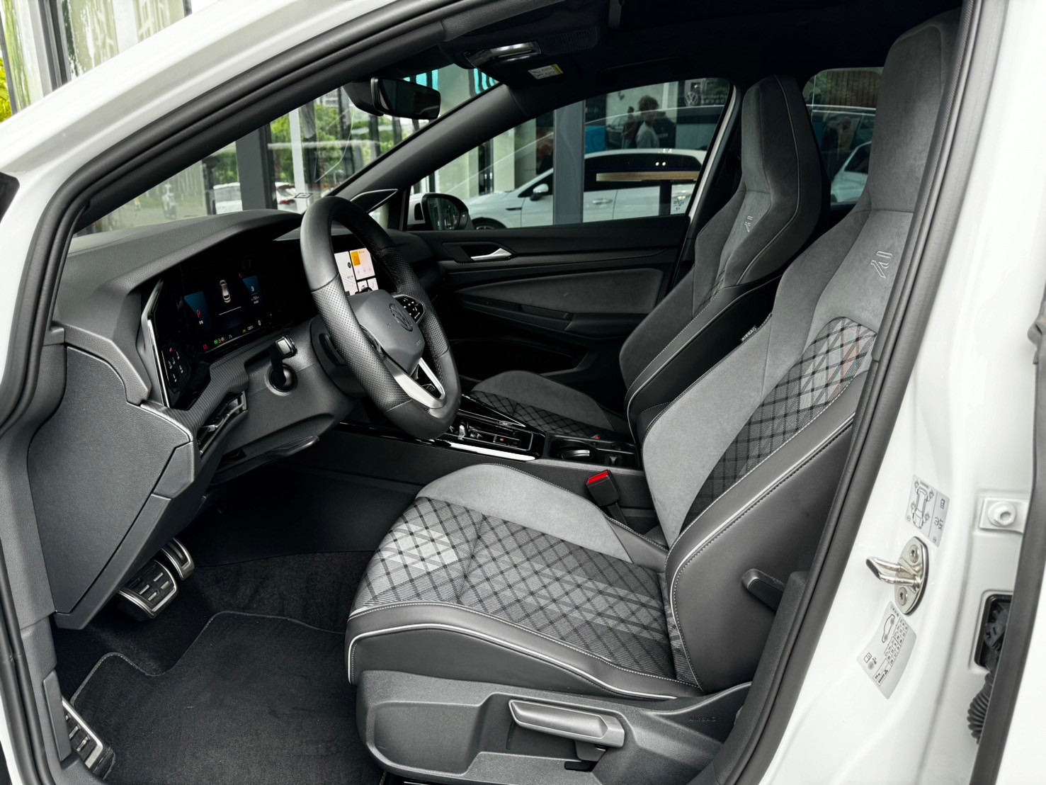 Golf 280 eTSI R-Line