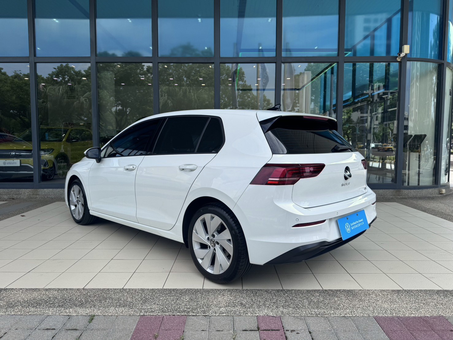 MY25 Golf 280 eTSI Life Premium