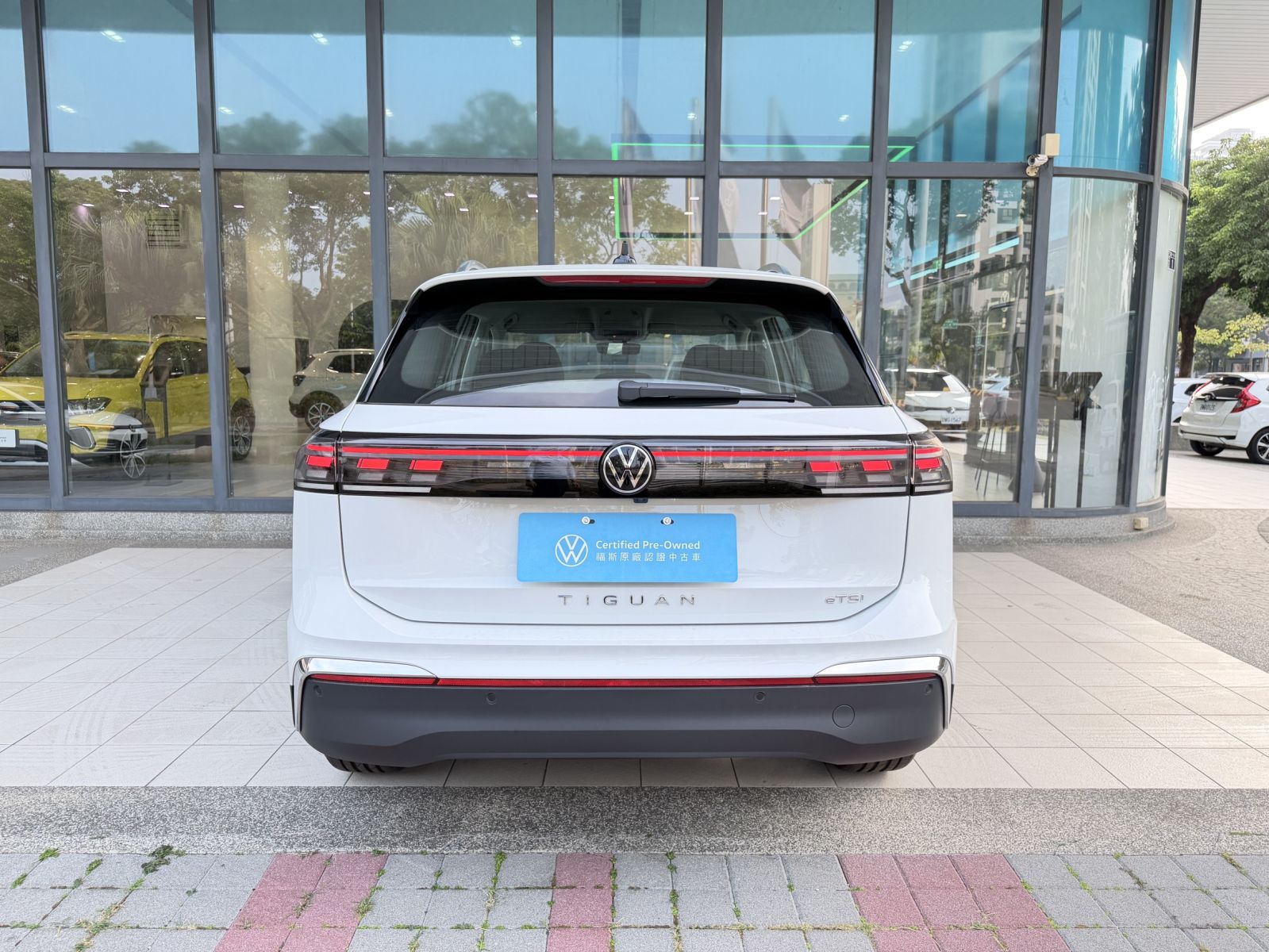 MY25 Tiguan 280 eTSI Elegance-V1