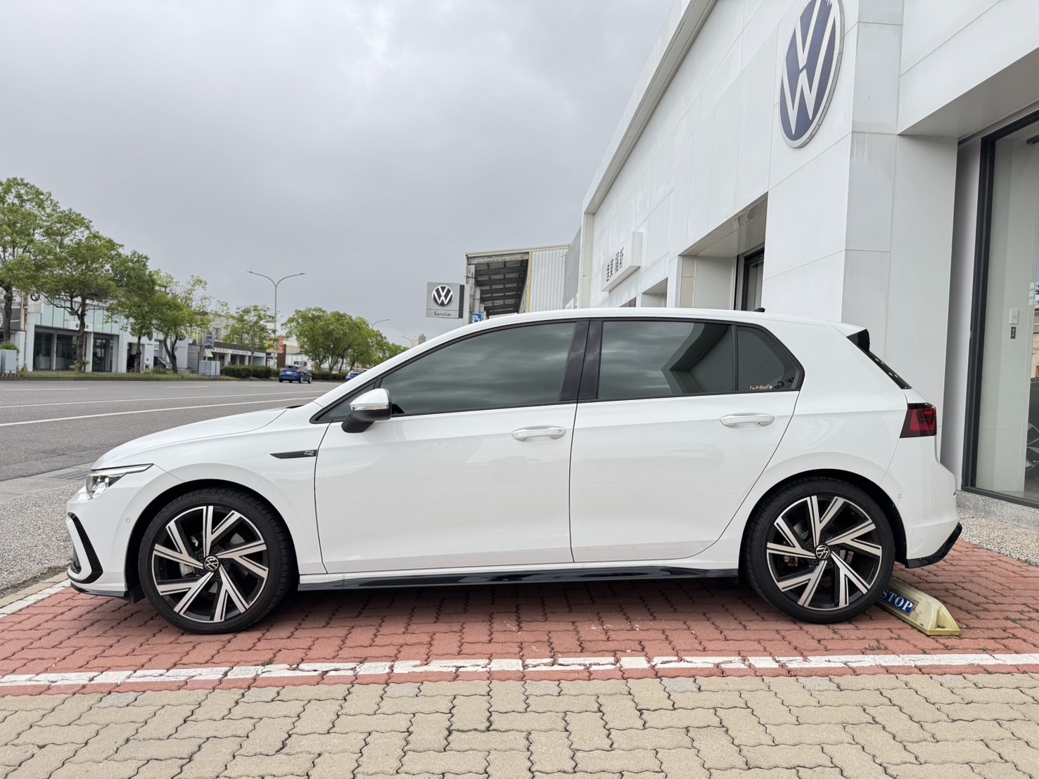 Golf 280 eTSI R-Line