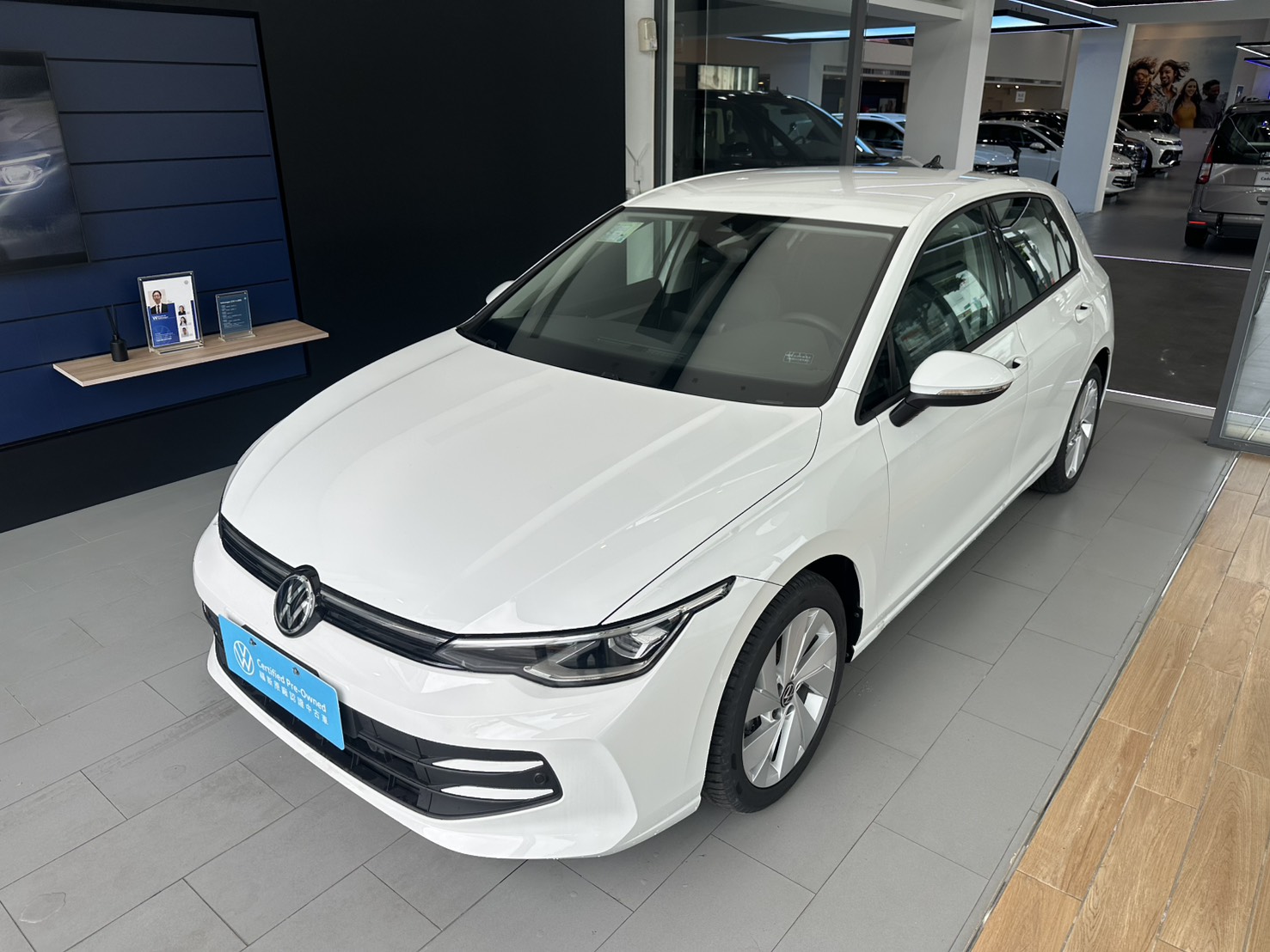 MY25 Golf 280 eTSI Life Premium