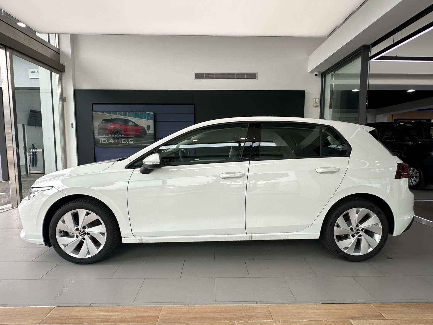 MY25 Golf 280 eTSI Life Premium