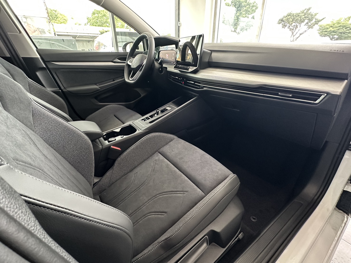 MY25 Golf 280 eTSI Life Premium