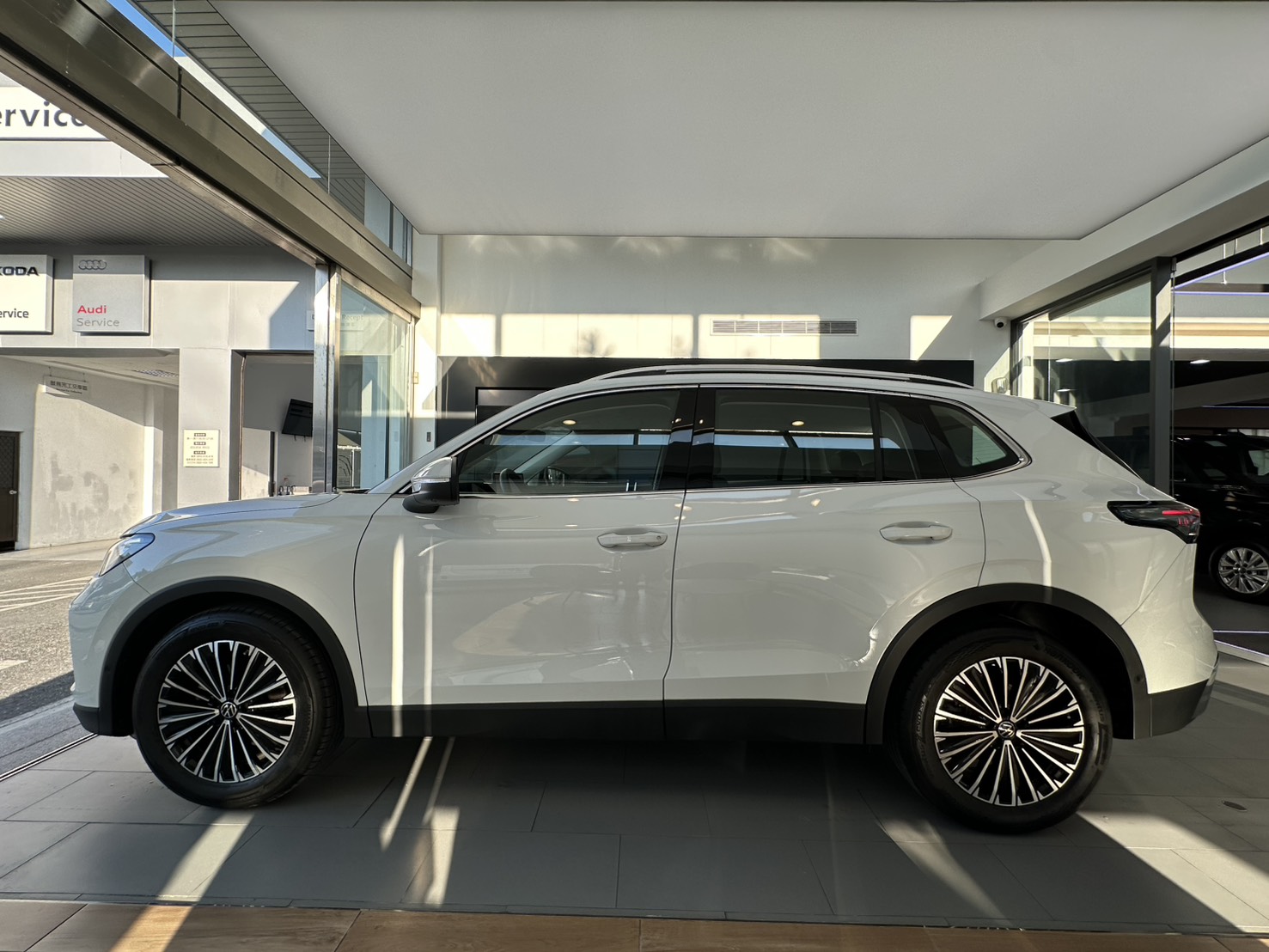 MY26 Tiguan 280 eTSI Elegance Premium-V1