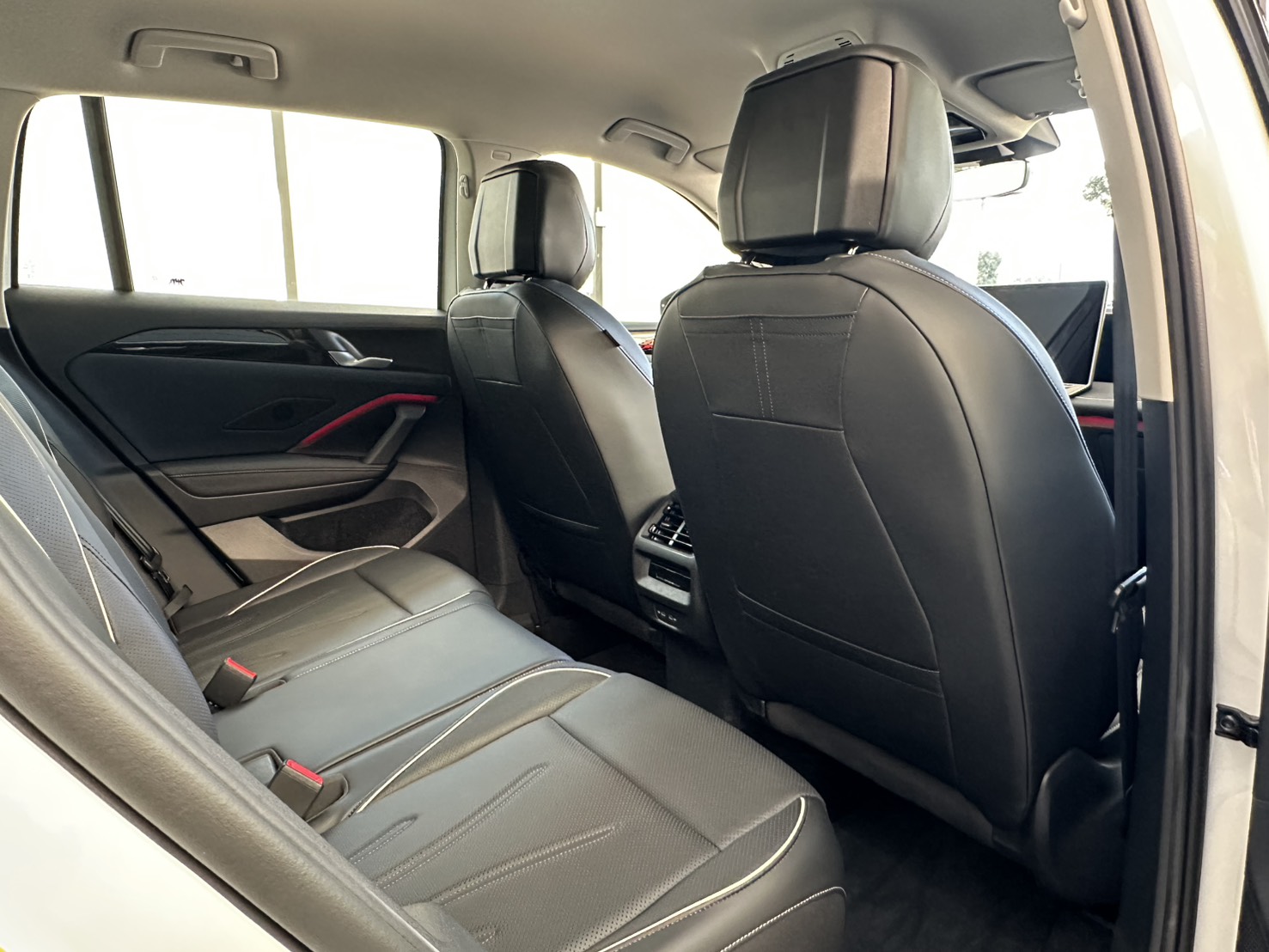 MY26 Tiguan 280 eTSI Elegance Premium-V1