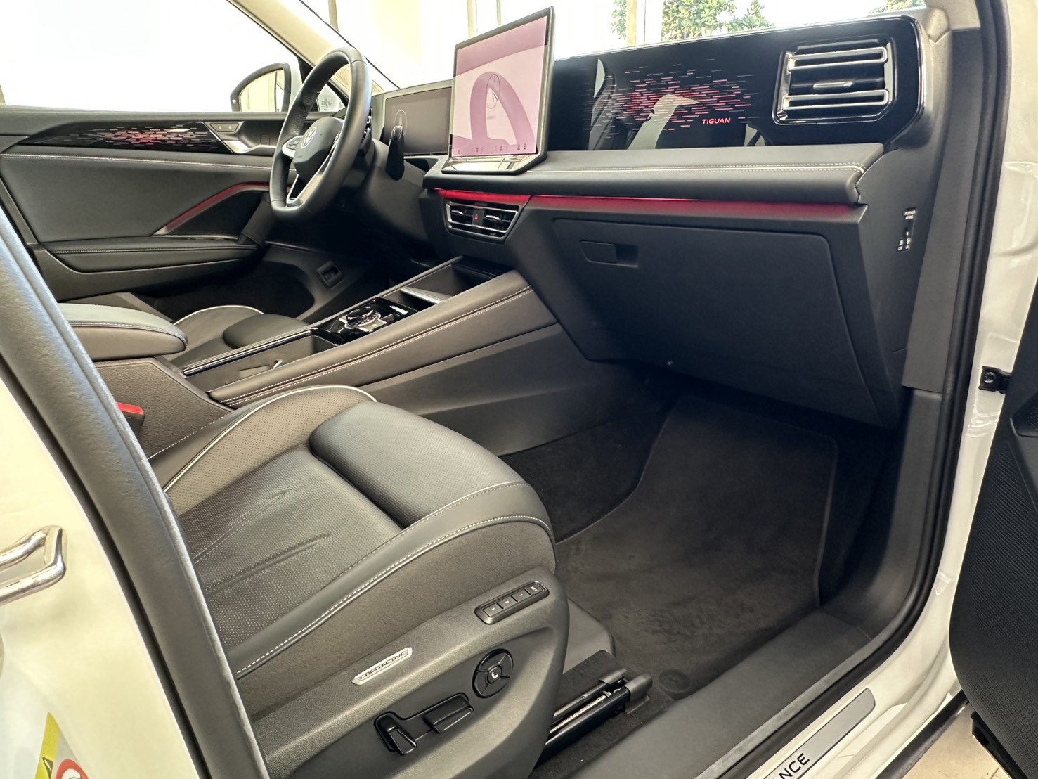 MY26 Tiguan 280 eTSI Elegance Premium-V1
