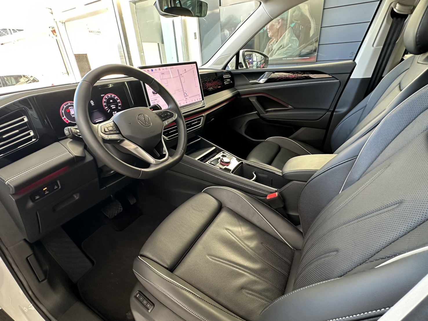 MY26 Tiguan 280 eTSI Elegance Premium-V1