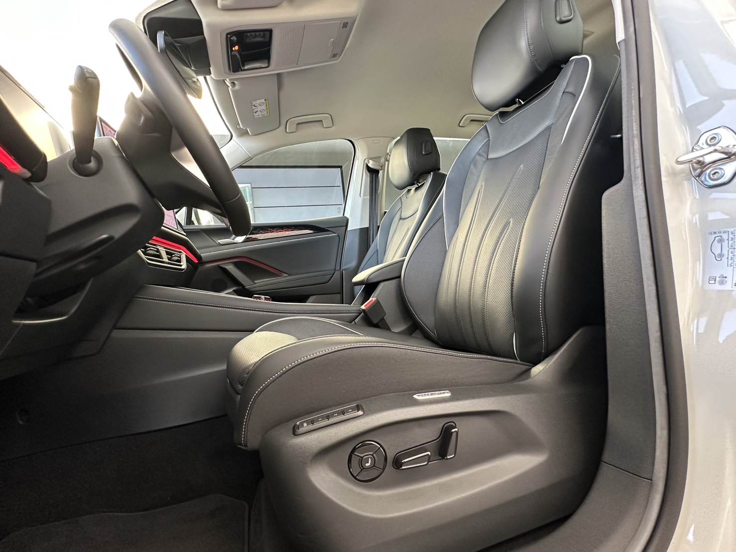 MY26 Tiguan 280 eTSI Elegance Premium-V1