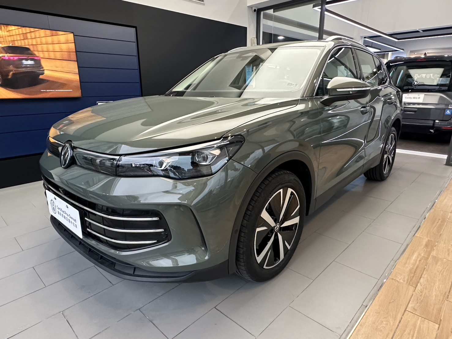MY25 Tiguan 330 TSI Elegance Premium-V1