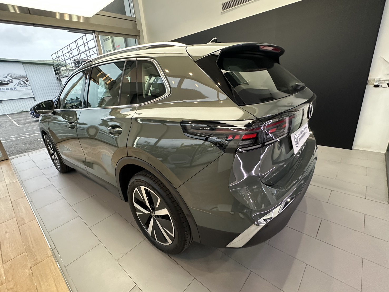 MY25 Tiguan 330 TSI Elegance Premium-V1