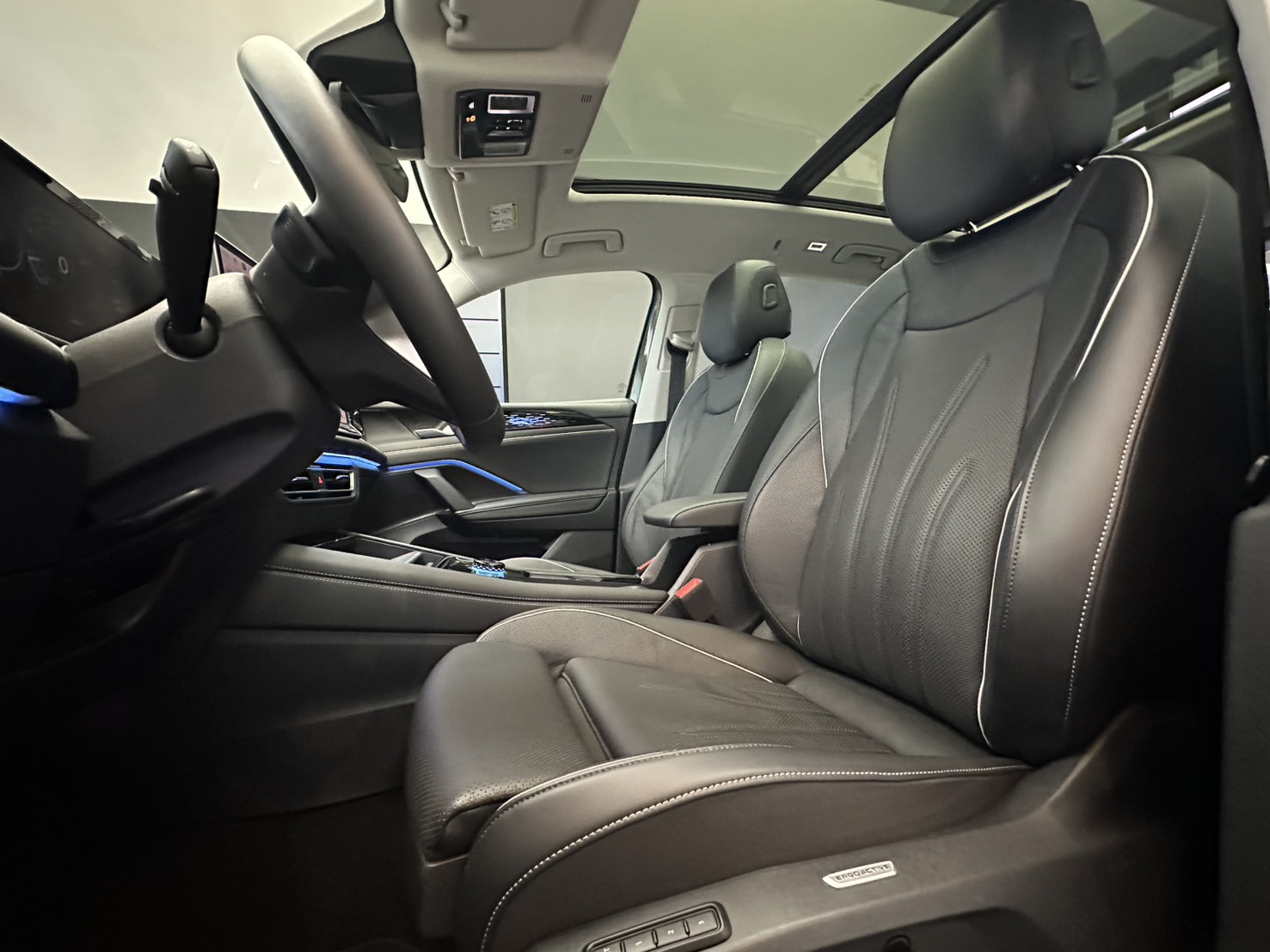 MY25 Tiguan 330 TSI Elegance Premium-V1