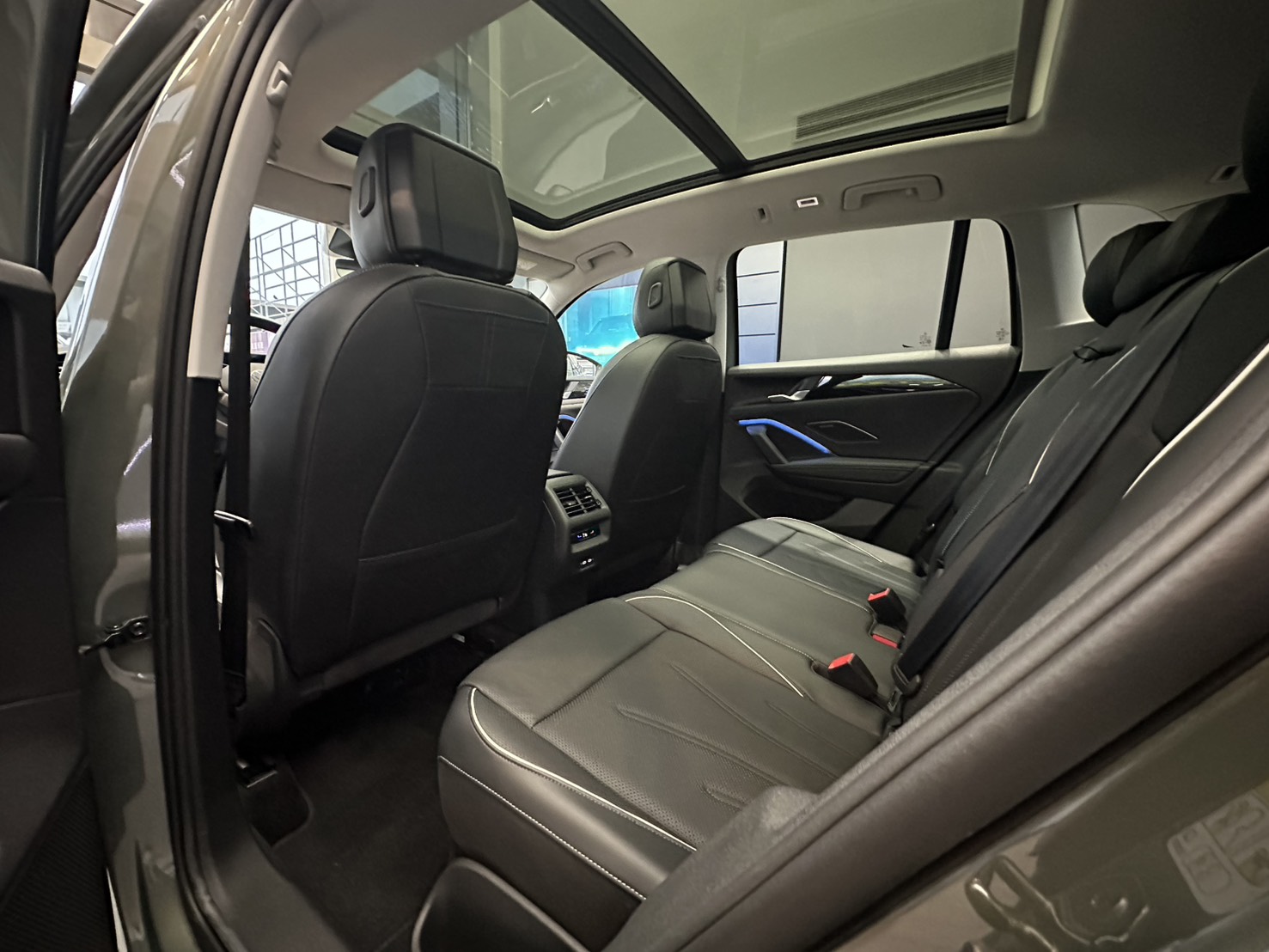 MY25 Tiguan 330 TSI Elegance Premium-V1