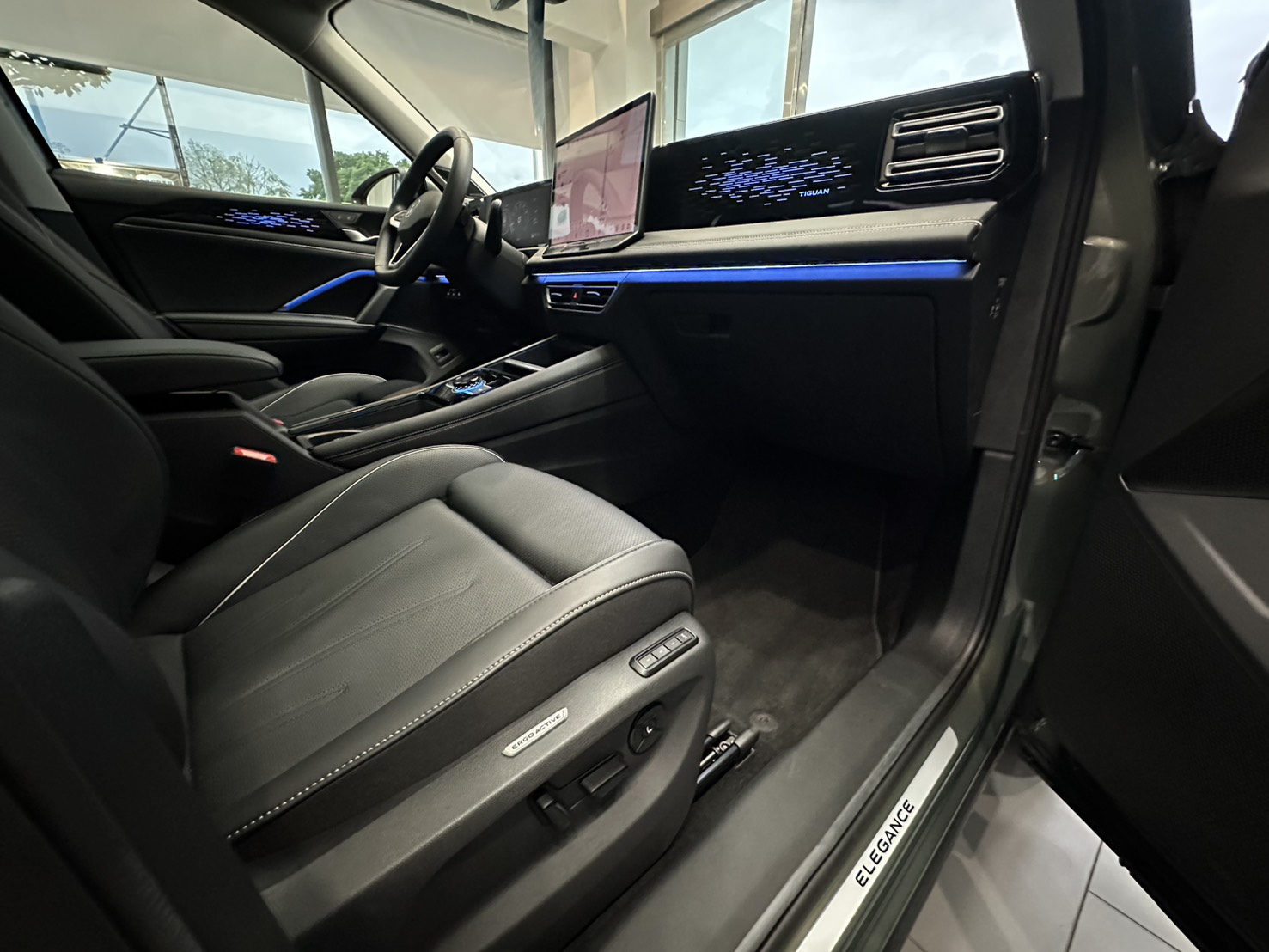 MY25 Tiguan 330 TSI Elegance Premium-V1