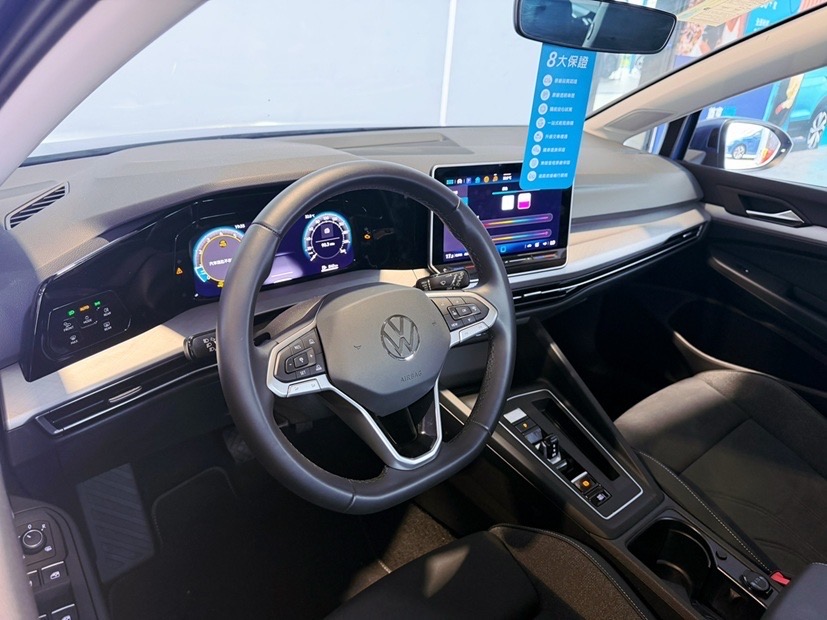 Golf 280 eTSI Life Premium