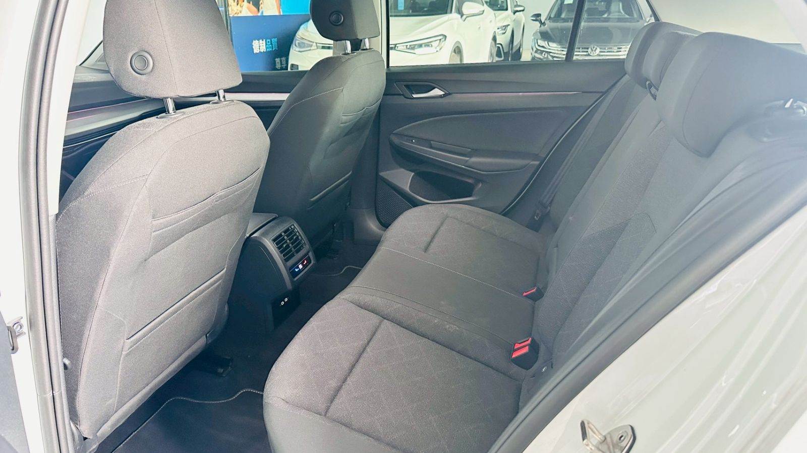 Golf 230eTSI 智能特仕版
