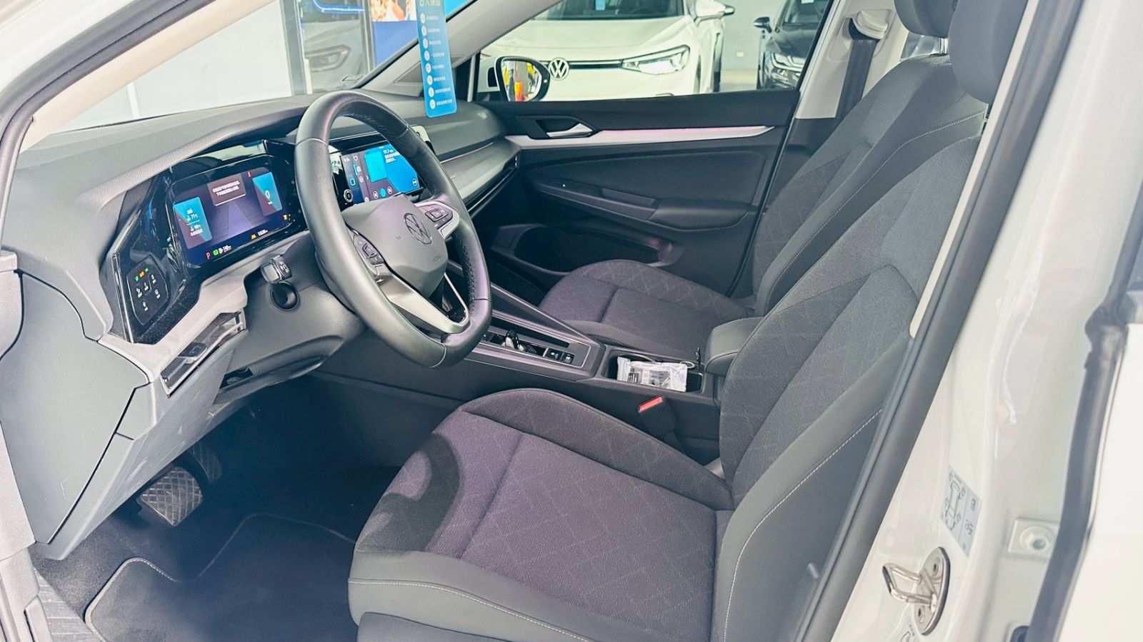 Golf 230eTSI 智能特仕版