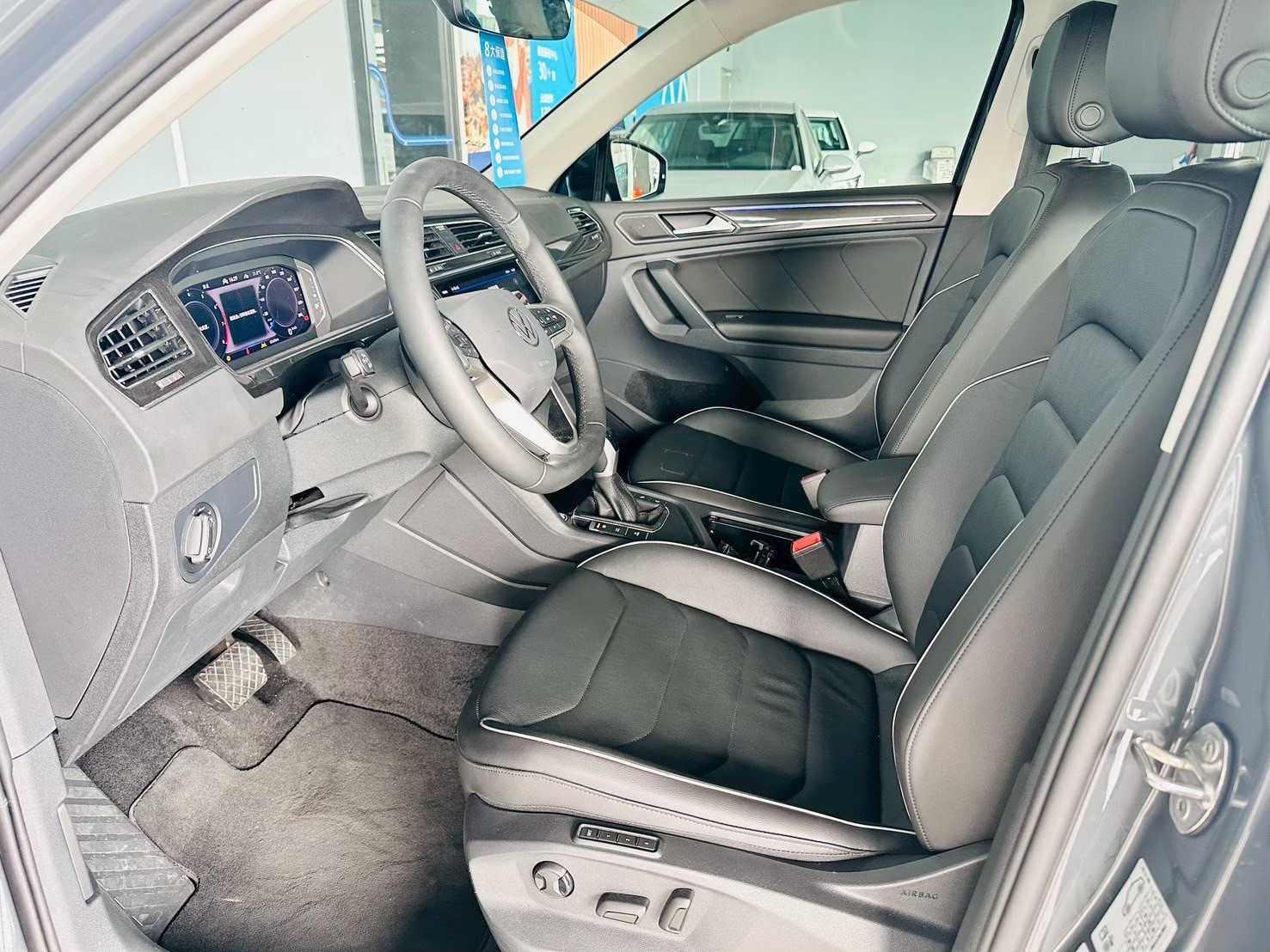 Tiguan 280 TSI Elegance Premium