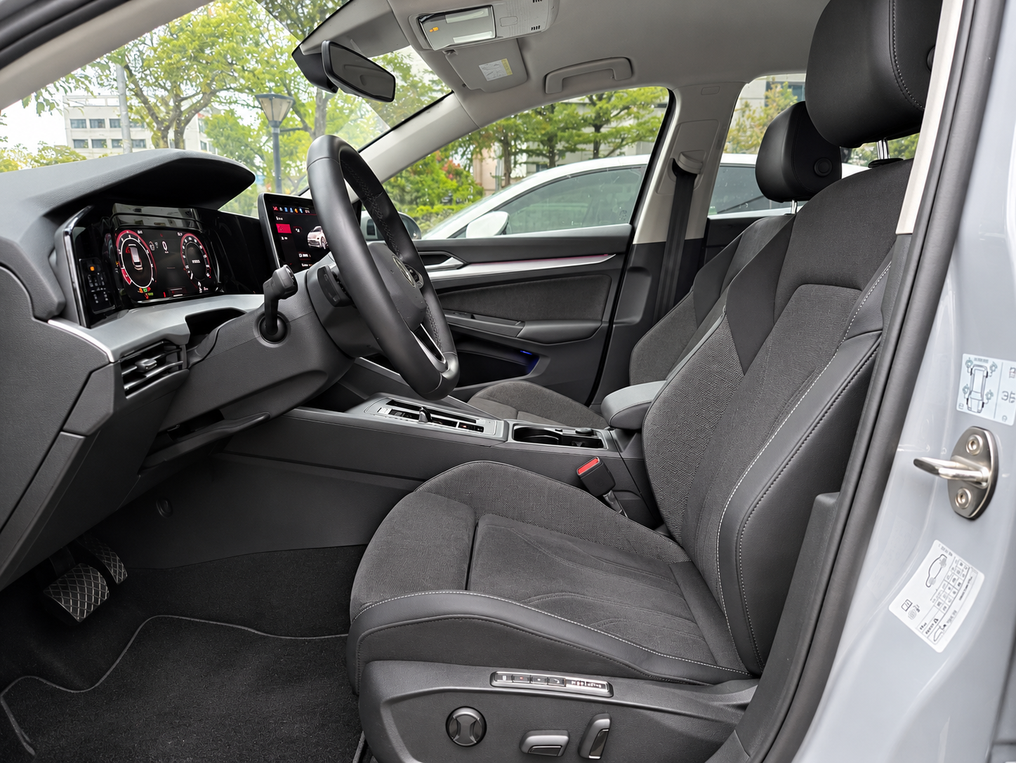 Golf 280 eTSI Life Premium