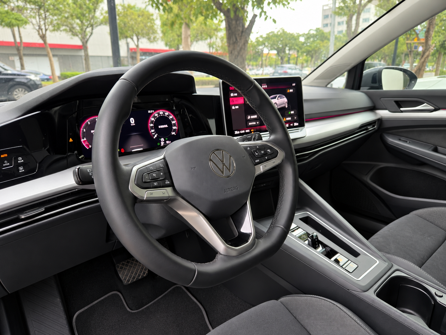 Golf 280 eTSI Life Premium
