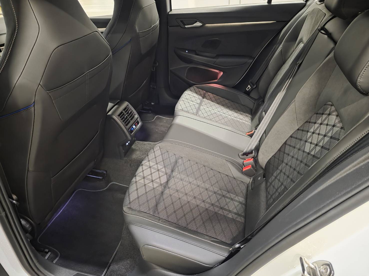 Golf 280 eTSI R-Line