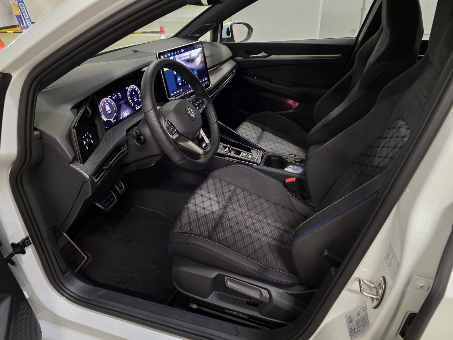 Golf 280 eTSI R-Line