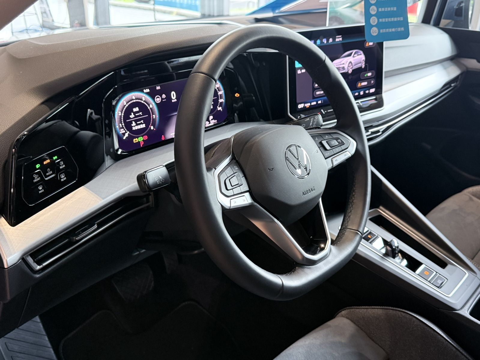 Golf 280 eTSI Life Premium