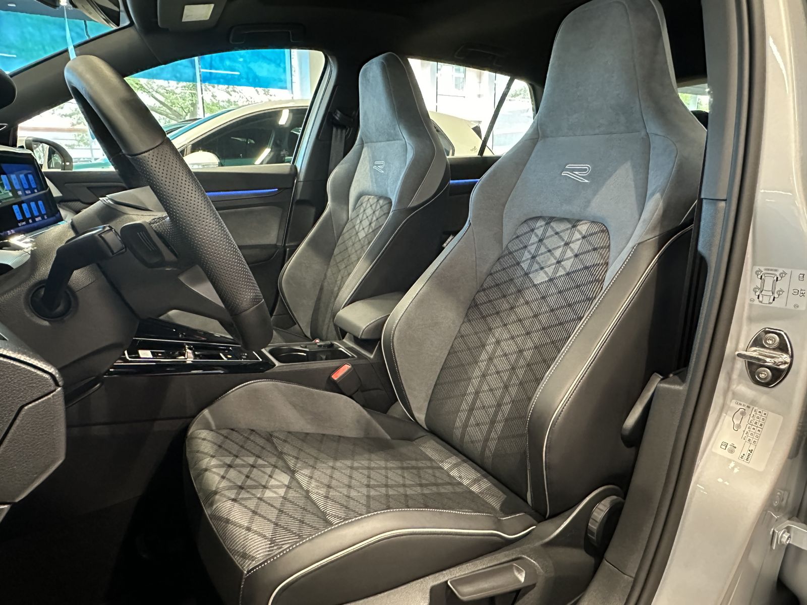 Golf 280 eTSI R-Line