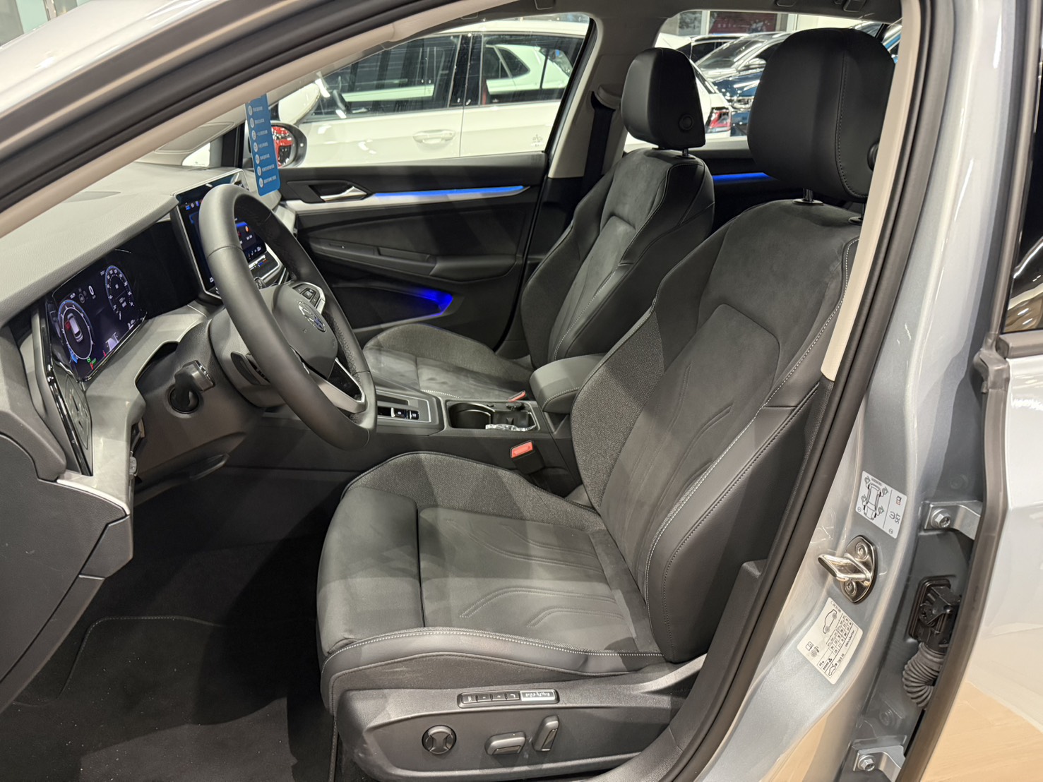 Golf 280 eTSI Life Premium