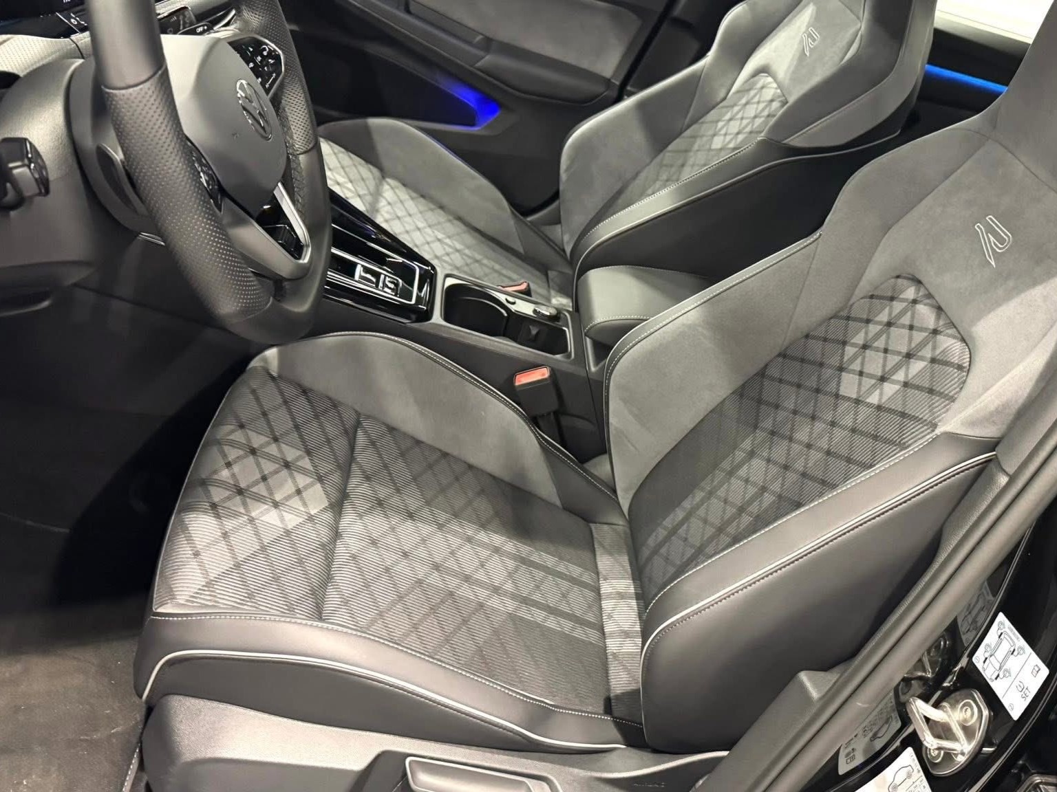 Golf 280 eTSI R-Line
