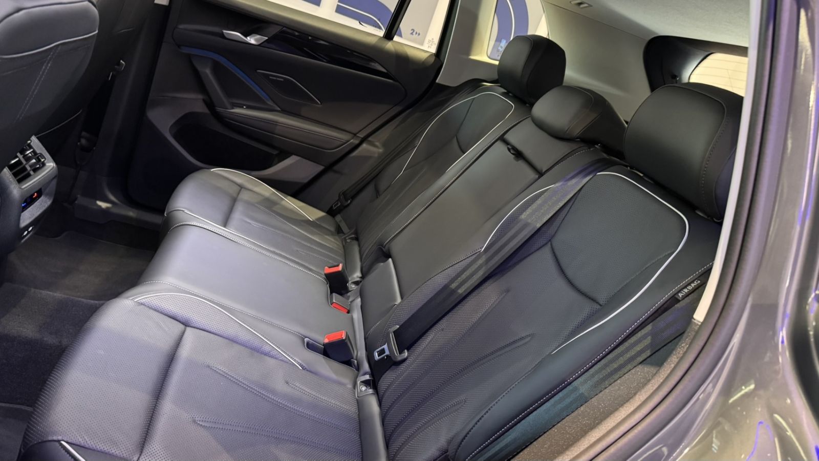 MY25 Tiguan 330 TSI Elegance Premium-V1