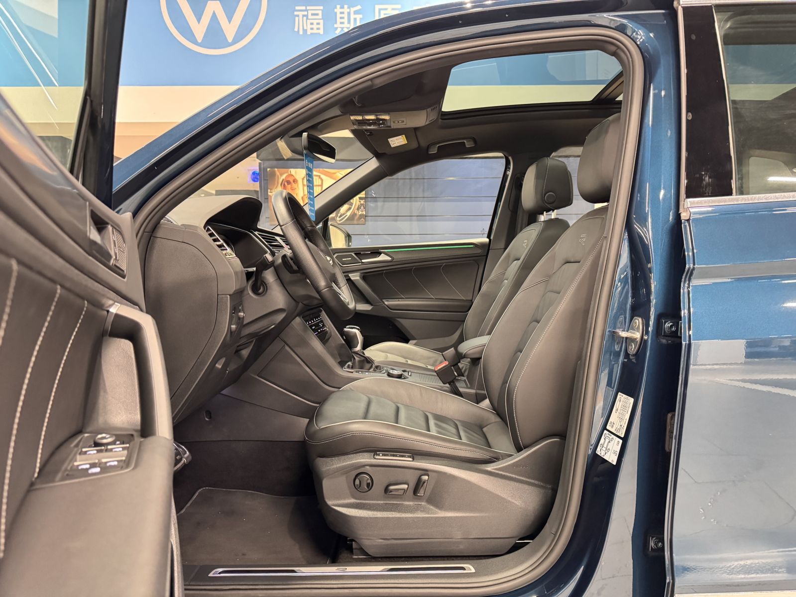 MY23 Tiguan 380 TSI R-Line Performance-V1
