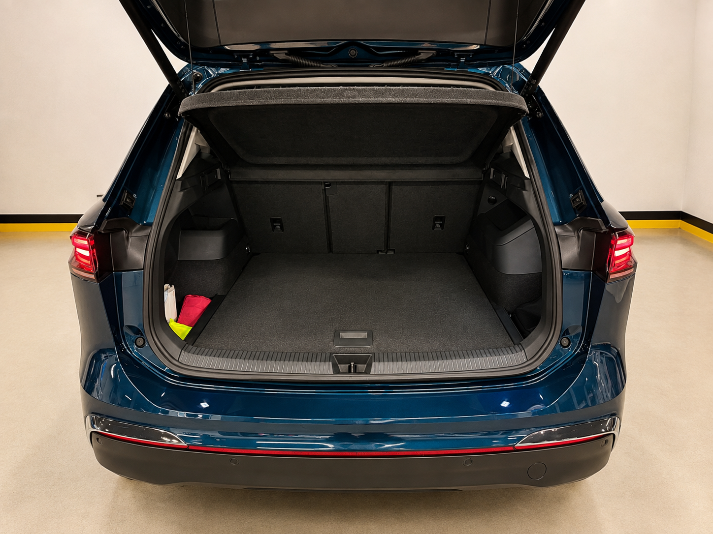 MY25 Tiguan 280 eTSI Elegance Premium