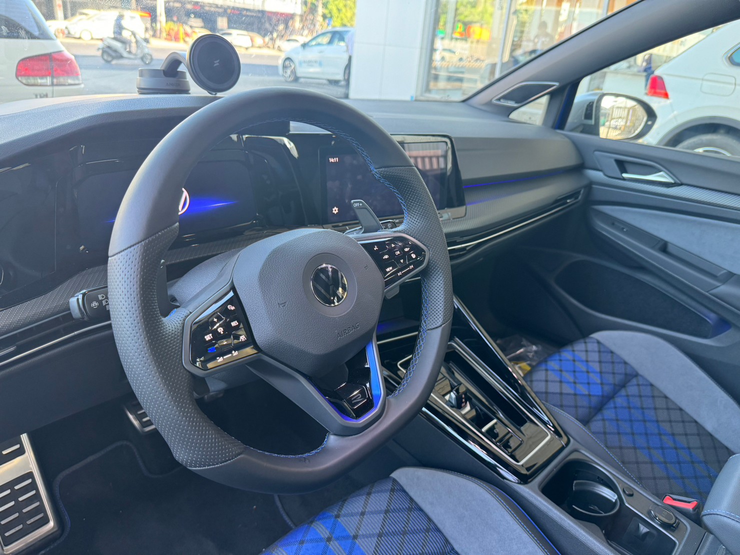 Golf Variant R