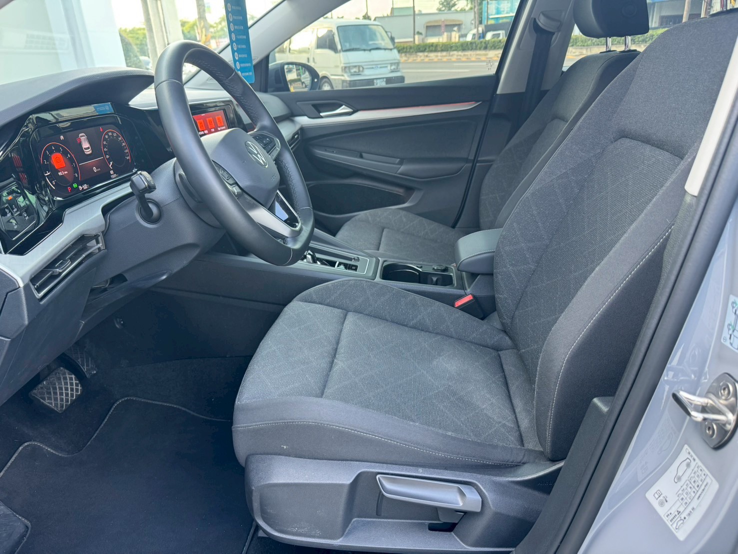 Golf 230 eTSI 智能特仕版