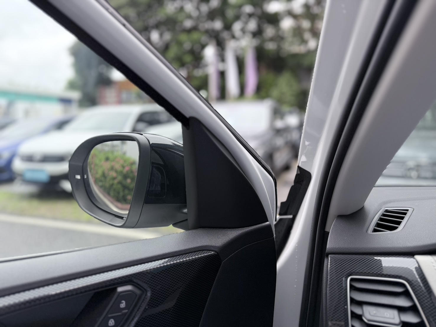 T-Cross 23T-Cross 230 TSI Style Design0 TSI Tech