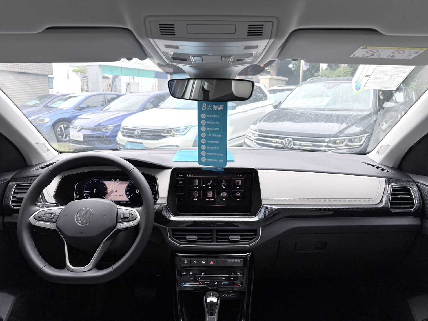 T-Cross 23T-Cross 230 TSI Style Design0 TSI Tech