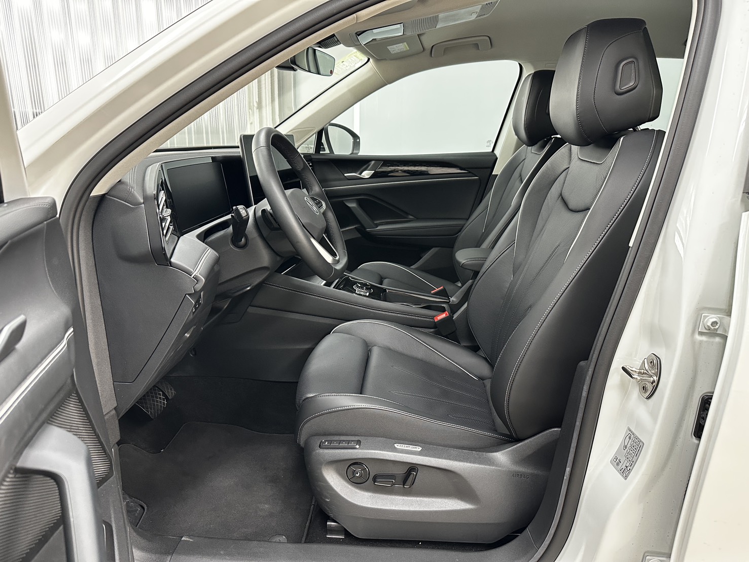Tiguan 280 eTSI Elegance Premium-V1