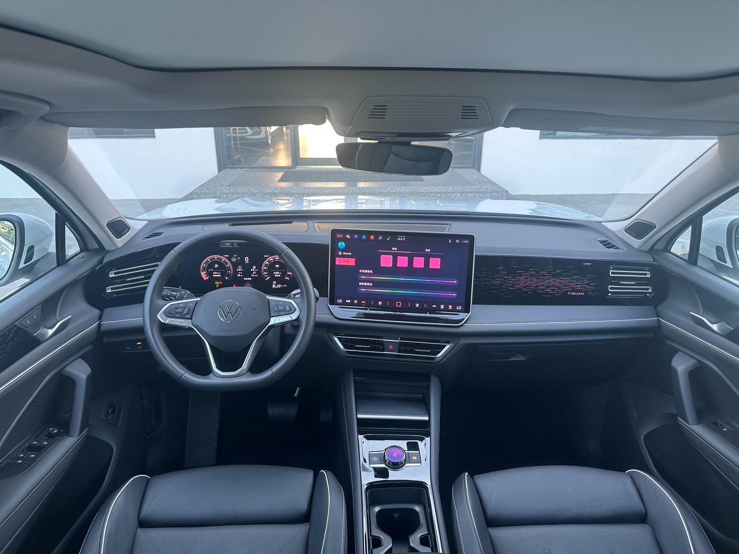 Tiguan 330 TSI Elegance Premium